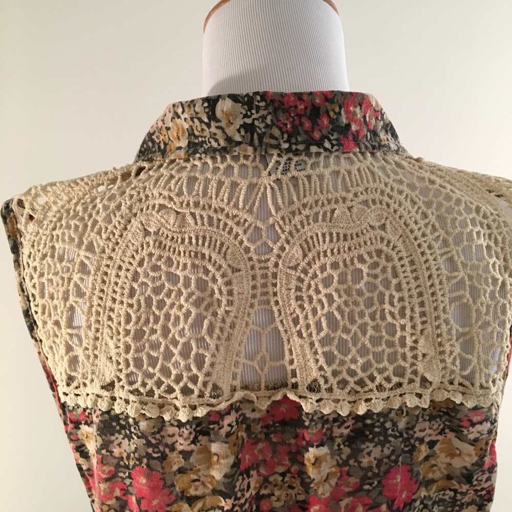 3 for $20 Sale: American Rag Floral/Crochet Tie Up - Picture 4 of 7